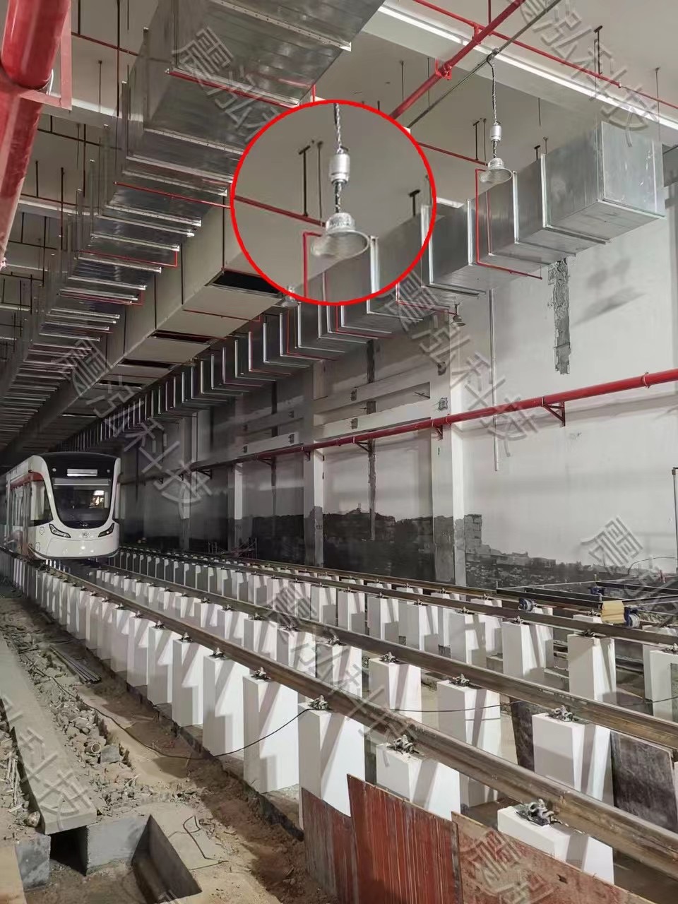 广州黄埔有轨电车1号线灯具升降器工程施工现场